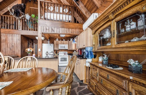 Rowland Cabin | The Cabin at Deep Hollow