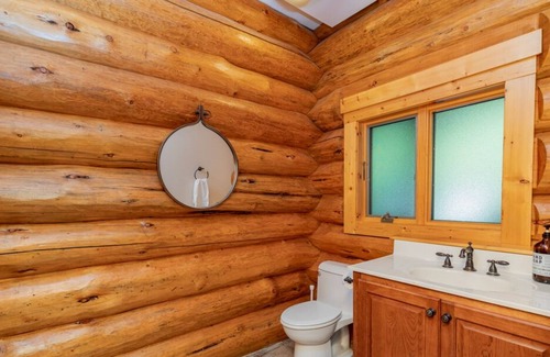Bracey House | The Cabin at Lake Gaston