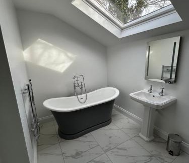 Gloucester House | The Cabin at the Croft - Idyllic rural retreat perfect for couples and dogs