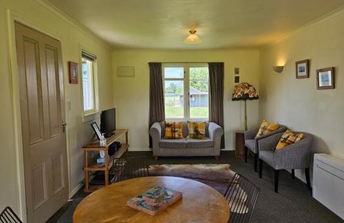 Twizel House | The Cabin, Omahau Downs