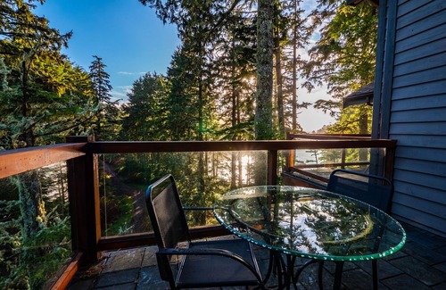 Ucluelet Condo | The Cabins - 1 Bedroom Rain Forest - Deluxe Lodge Suites!