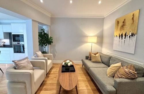 Belgravia Apartment | The Cadogan Suite by Harrodsnn