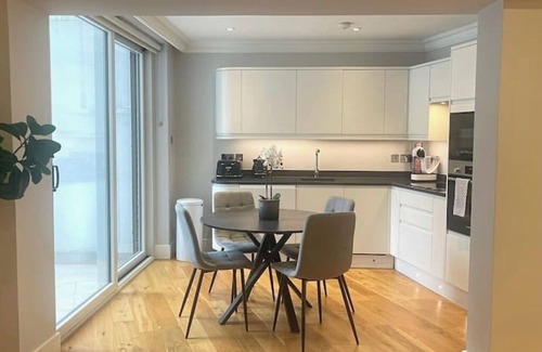 Belgravia Apartment | The Cadogan Suite by Harrodsnn