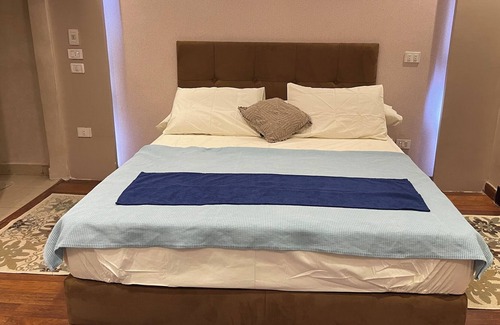Heliopolis Apartment | The Cairo International Airport, 5 km from A Family Friendly Apartment.