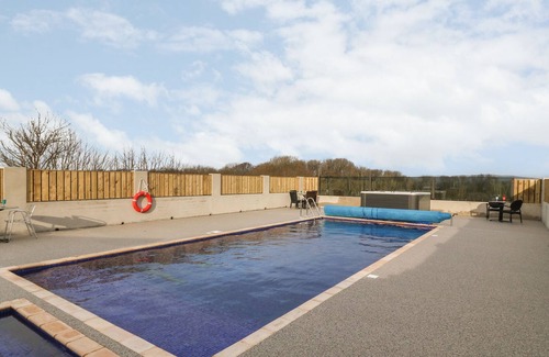 Aberystwyth Cottage | THE CALF SUITE, pet friendly, with pool in Aberystwyth