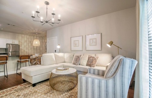 Oxford Condo | The Calm, 2BR Stay by Velvet Ditch Villas