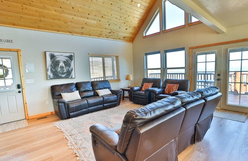 Garden City House | The Cambry - 4 Bdrm + Loft. Stunning Views from a Large Deck with seating & BBQ Grill