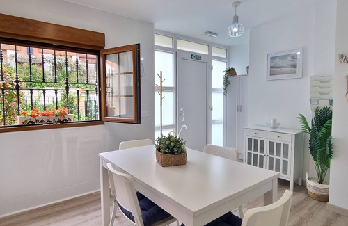 Somo Ski Chalet | THE CAMELLIAS SOMO. Ocean view! Only 5 min. walk from the beach.