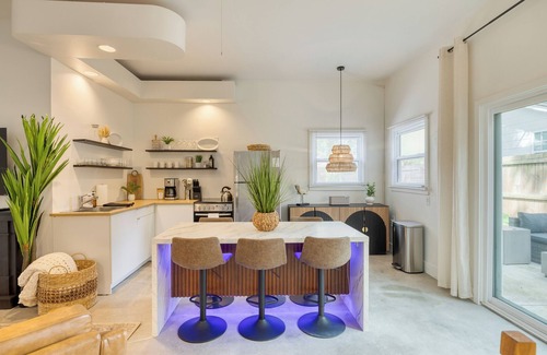 Old Village House | The Cannon Cottage by AvantStay | Old Mt. Pleasant Gem Near Sullivan’s Island