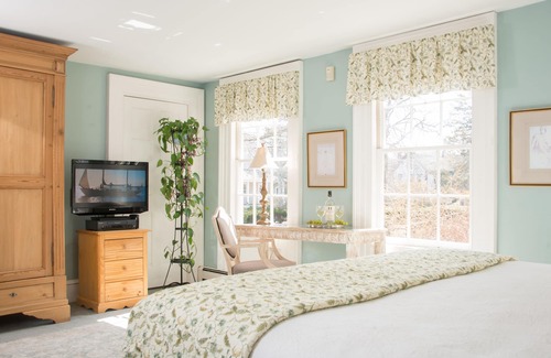 South Yarmouth Bed & Breakfast | The Captain Farris House B&B