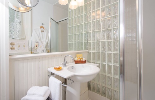 South Yarmouth Bed & Breakfast | The Captain Farris House B&B