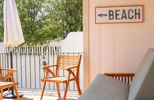 East Mesa Cottage | The Captain's Cottage on Shoreline Drive