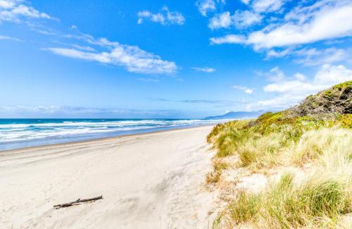 Rockaway Beach House | The Captain's Quarters