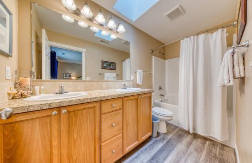 Rockaway Beach House | The Captain's Quarters