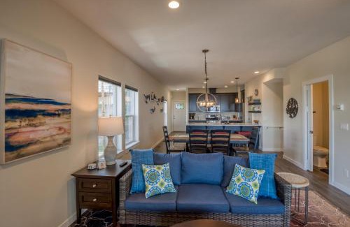 Depoe Bay House | The Captains Lookout Sleeps 6, Hot Tub, Pet Friendly, Ocean View