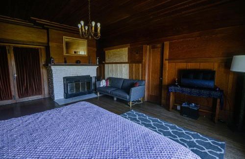 Fort Bragg Hotel | The Captains Quarters