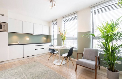 Antwerp Apartment | The Card Room Green Studio