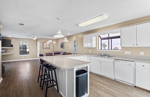 Summer Breeze House | The Caribbean Queen Beach House. Beach☆Pools☆Art☆Sleeps 8☆1,000 sq ft.