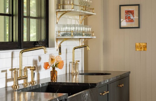 Carlton House | The Carly Fern Lodge | Luxe Wine Country Experience, Entire Lake, Trails & 21 Gorgeous Acres