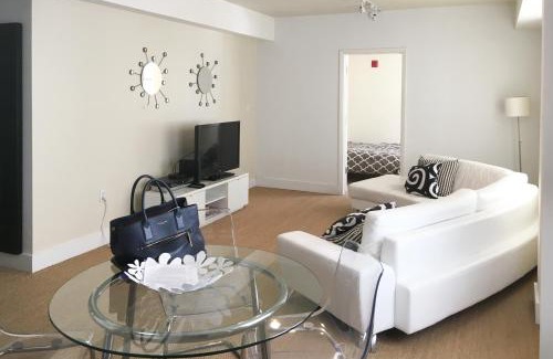 South Beach Apartment | The Carlyle 3G
