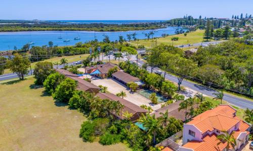 Yamba Hotel | The Carmel Yamba