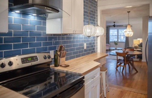 Grandview Heights House | The Carolina (C)- King Bed- Hot Tub- Near OSU
