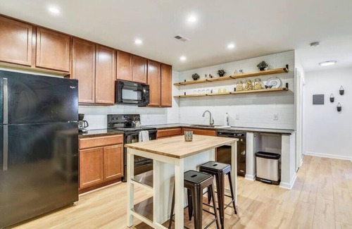 Fredericksburg House | The Carriage House at King's Crossing