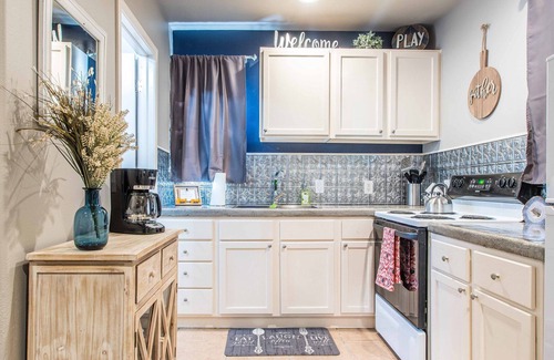 Grand Junction House | The Carriage House Studio: Central Modern Comfort
