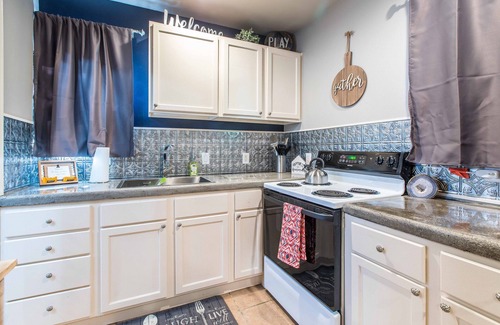 Grand Junction House | The Carriage House Studio: Central Modern Comfort