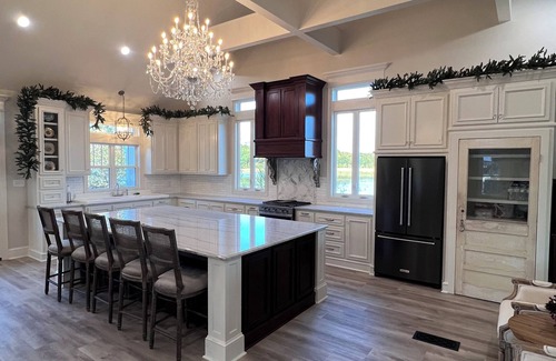 Reddell Cottage | The carriage house/cottage house. Large expansive open floor plan