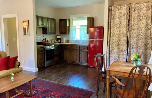 Asheville Cottage | The Carriage House, elegance and nature in Asheville