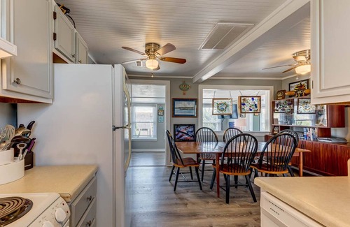 Nags Head Apartment | The Carriage House I (Upper) | 95 ft from the beach | Dog Friendly, Hot Tub | Nags Head