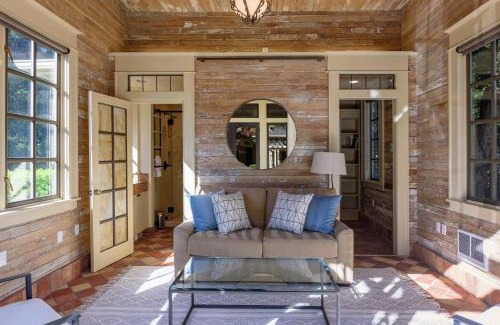 Queen Anne Hotel | The Carriage House