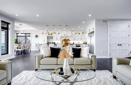 Leamington House | The Carrington Cove Lake Retreat