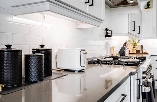 Leamington House | The Carrington Cove Lake Retreat