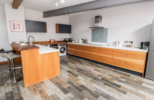 Wollerton House | THE CART HOUSE, pet friendly, character holiday cottage in Wem