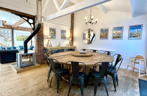 Brightlingsea House | The Cart Lodge at Lee Wick Farm Cottages & Glamping