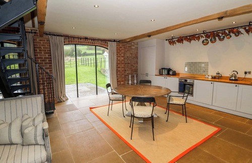 Moreton Cottage | THE CARTHOUSE, pet friendly, luxury holiday cottage in Welland