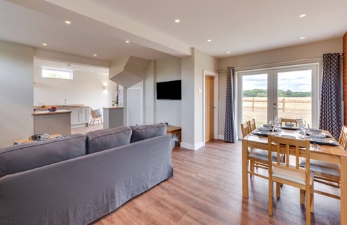 Stowmarket House | The Cartlodge - Three Bedroom House, Sleeps 6