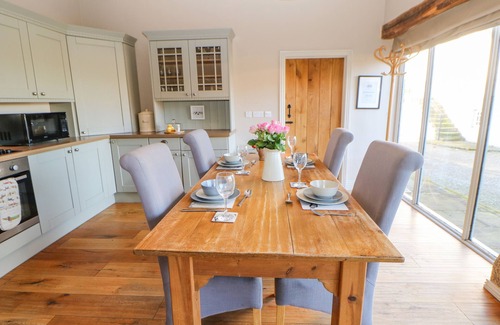 Richmond Cottage | THE CARTSHED, SEDBURY PARK FARM, family friendly in Gilling West