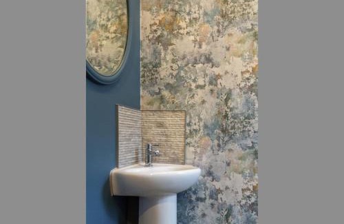 Witney Apartment | The Case in Point