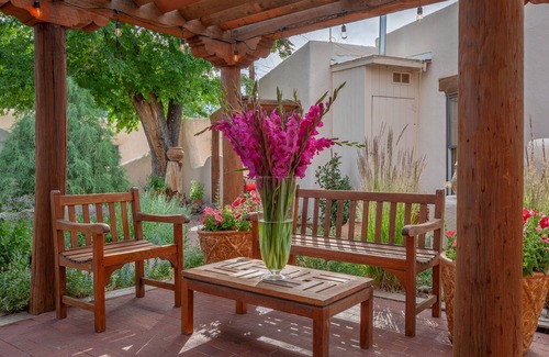 Taos House | The casita is a little getaway 2 blocks from Taos Plaza with free WiFi!