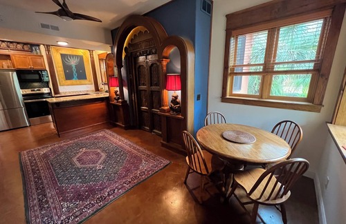 DeLand Apartment | The Casita is a stunning villa in a tropical oasis in historic downtown DeLand.