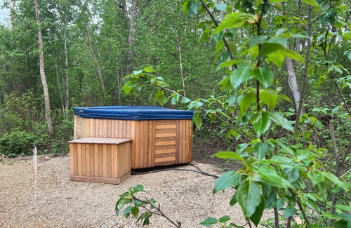 Sherwood Park Cabin | The Cattage - 17 Acres