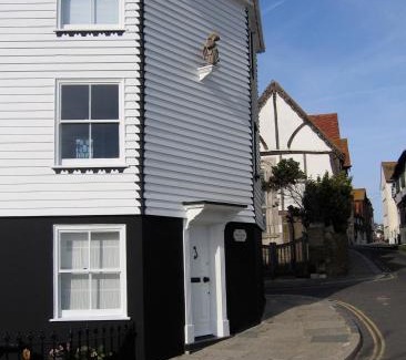 Old Town Hastings Bed & Breakfast | The Cavalier House B&B
