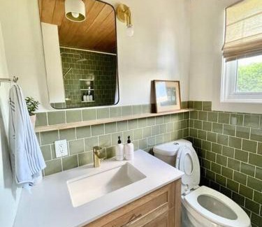 Salmon River Road House | The Cedar at Mira Riverfront Getaway