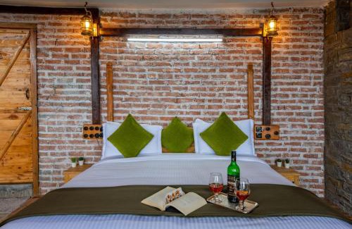 Mukteshwar Resort | THE CEDAR CASTLE