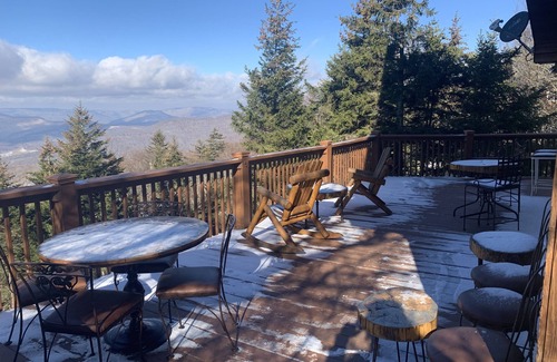 Snowshoe Ski Chalet | The Cedar Chalet @ 59 Westridge