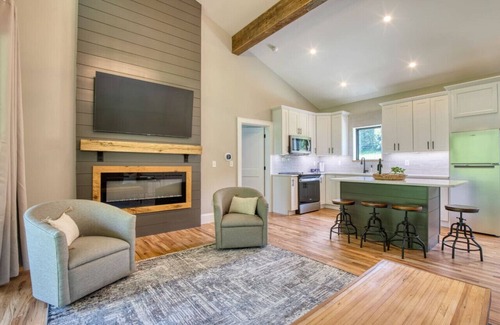 Johnson City Ski Chalet | The Cedars Chalet on The Watauga River