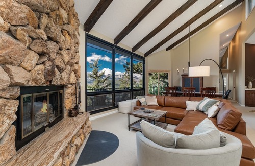 Windcliff Estates House | The Cedars Luxury At Windcliff 5 Bedroom Home by RedAwning